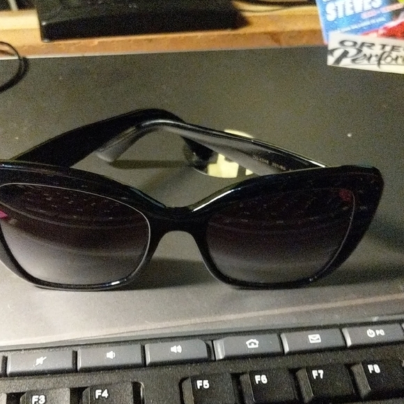 Dolce & Gabbana Black Oversized Cat-Eye Sunglasses main image 11